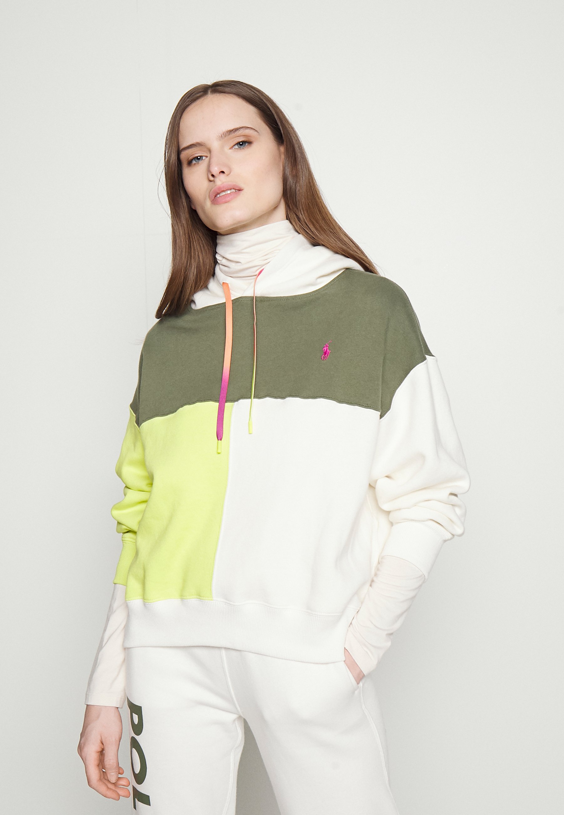Polo Ralph Lauren LOGO COLOR-BLOCKED FLEECE HOODIE - Sudadera - army  olive/nevis/bright pear/verde oliva - Zalando.es