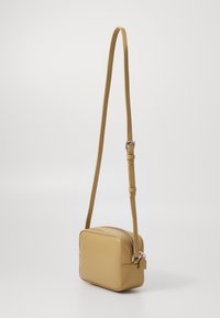 Tommy Jeans MUST CAMERA BAG  - Cross body bag - natural khaki