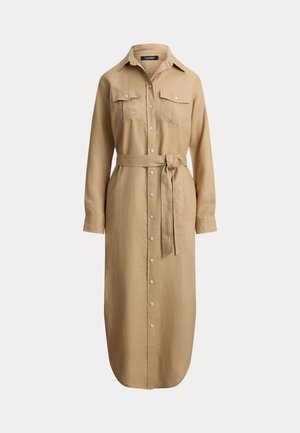 Μπεζ μακρυμάνικο πουκάμισο-φόρεμα με κουμπιά, τσέπες στο στήθος και ζώνη στη μέση που δένει, με γιακά και μήκος μέχρι τον αστράγαλο.