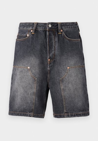 Shorts in denim scuro con una finitura sbiadita, caratterizzati da cinque tasche, rifiniture in rame e cuciture a contrasto. Design a taglio dritto, lunghezza al ginocchio.