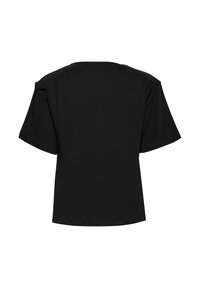 Chemise noire à manches courtes avec un col rond et un léger fronce aux coutures des épaules. Tissu lisse avec une coupe décontractée et un ourlet droit.