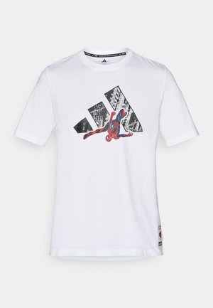 T-shirt bianco in cotone con una grafica di Spiderman e design geometrici neri. Maglietta a maniche corte con scollatura rotonda e un'etichetta sull'orlo.