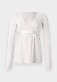 Fehér hosszú ujjú felső V-nyakkivágással és átlapolt kialakítással. Derékrészen sima szatén szalaggal, az egész anyag bordázott textúrájú.