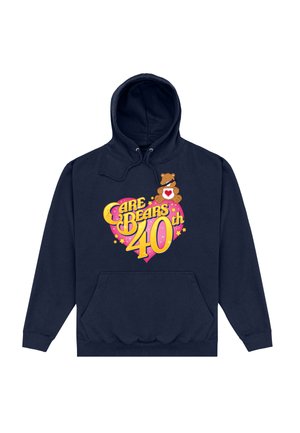 Hoodie bleu marine arborant un grand graphique avec "Care Bears 40th" en jaune et rose, accentué par une illustration d'ours et des étoiles.