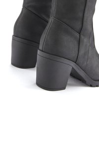 LASCANA WEITSCHAFT - Botas - schwarz