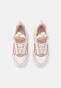 Buffalo CHAI - Sapatilhas - rose/white