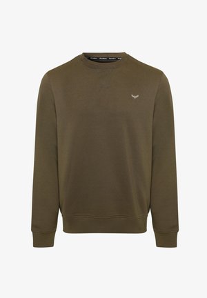 Sudadera verde oliva con cuello redondo, puños y dobladillo acanalados, pequeño logo blanco bordado en el pecho izquierdo y detalle reforzado en el cuello.