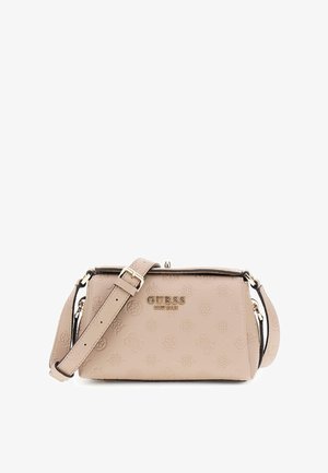 Borsa a spalla in ecopelle beige con motivo a logo in rilievo, hardware dorato, tracolla staccabile e chiusura con zip. Forma rettangolare compatta.
