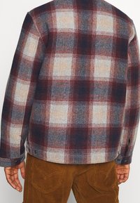 Carhartt WIP Allvädersjacka - dark red
