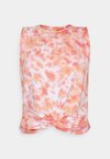 TWISTED DYE - Top - coral
