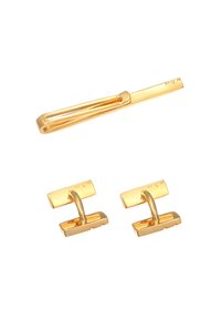 Goldfarbener Krawattenclip und passende Manschettenknöpfe. Glatte, glänzende Oberfläche mit rechteckigen Formen. Die Manschettenknöpfe verfügen über einen drehbaren Mechanismus für eine einfache Handhabung.