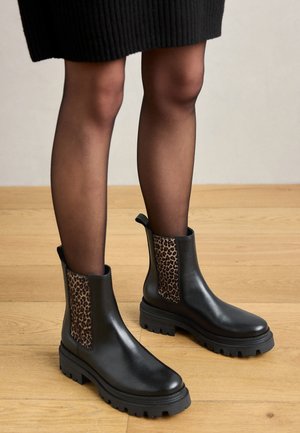 Kotníkové boty na platformě - black