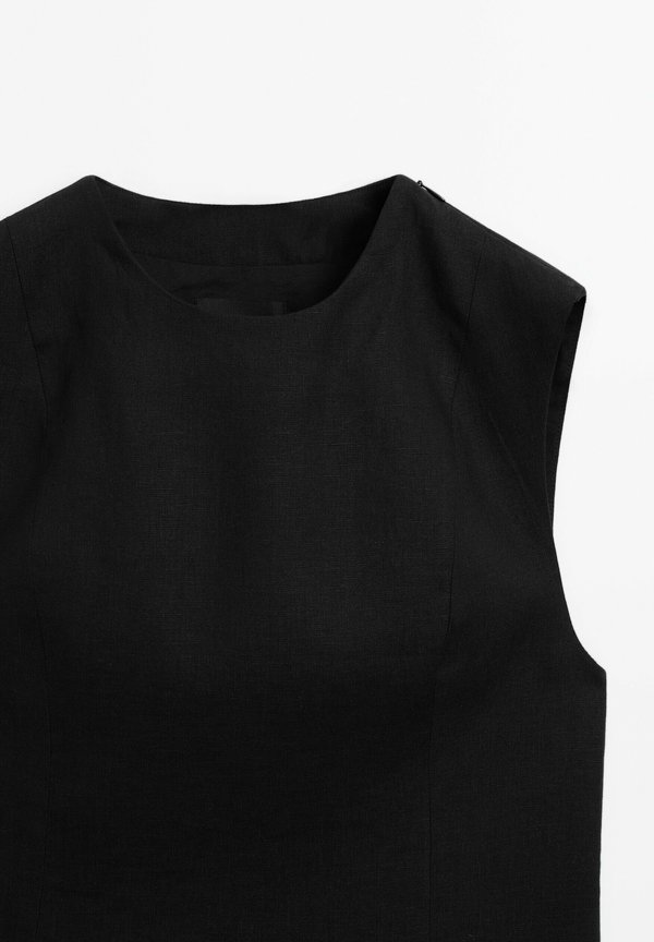 SEAM DETAILS AND BUCKLE  - Top3