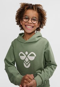 Hummel CUATRO  - Hoodie - hedge green