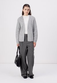Vero Moda VMNOVAH - Adīta jaka - medium grey