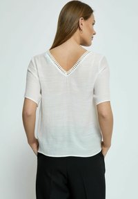 Desires MILA SHORT SLEEVE - Camicetta - gardenia