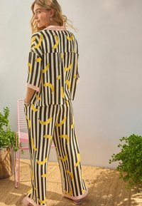 Rockett St George SET - Pyžamová sada - monochrome stripe banana print