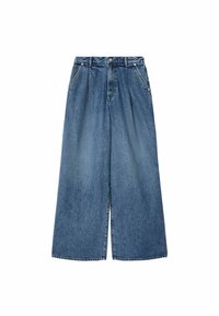 Jeans di denim blu a gamba larga con vita alta, pieghe frontali, tasche laterali, chiusura con bottoni e una texture leggermente sbiadita.