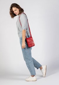 Aunts & Uncles TULIP - Portacellulare - crimson red