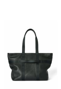 Zwarte leren tote bag met twee handvatten, een textuur oppervlak en een centrale geweven band over het lichaam. Ruimtelijk ontwerp, zachte structuur.