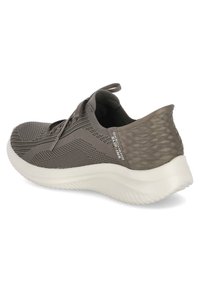 Scarpa sportiva leggera in rete grigia scura con design testurizzato, suola bianca imbottita e linguetta sul tallone per facilitarne l'indossamento.