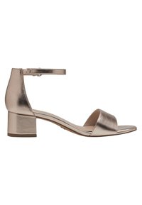 Sandales à talons en bronze métallique avec un design à bout ouvert, une bride de cheville et un talon bloc. Texture lisse et style minimaliste.