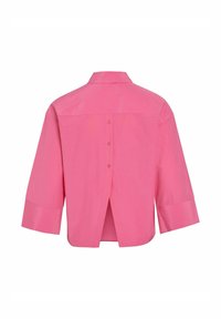 Camicia rosa con colletto, maniche a tre quarti e design con retro spacco con tre bottoni. Realizzata in tessuto liscio.