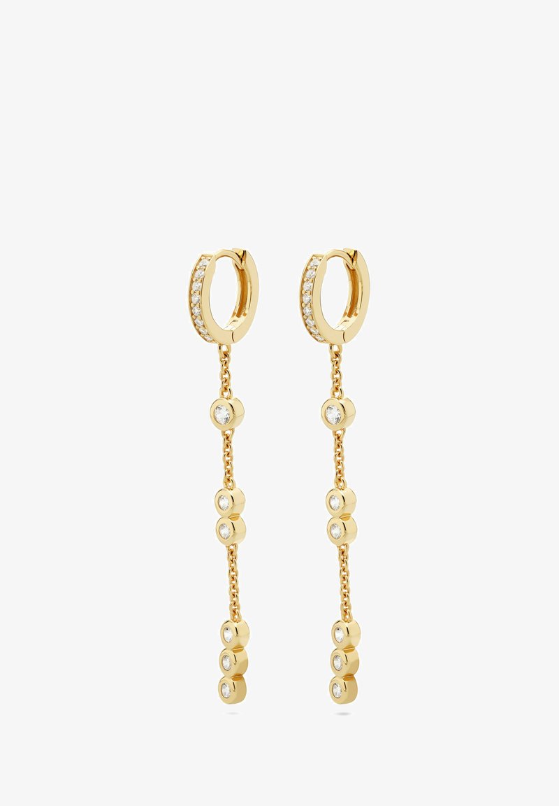 Gouden hoepeloorbelletjes met een rij kristallen, een hangende kettingontwerp en ronde kralen langs de lengte voor extra detail.