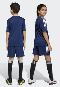 adidas Performance TIRO 23 CLUB - Pantalón corto de deporte - team navy blue/white