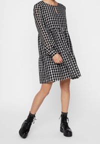 Pieces Vapaa-ajan mekko - black