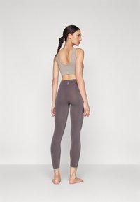 Yogasearcher CHENDA SEAMLESS LEGGING - Legingi - lavastone