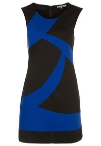 Šaty bez rukávů s přiléhavým střihem, zdobené výrazným černoblue geometrickým vzorem a skrytým zipem na zadní straně.