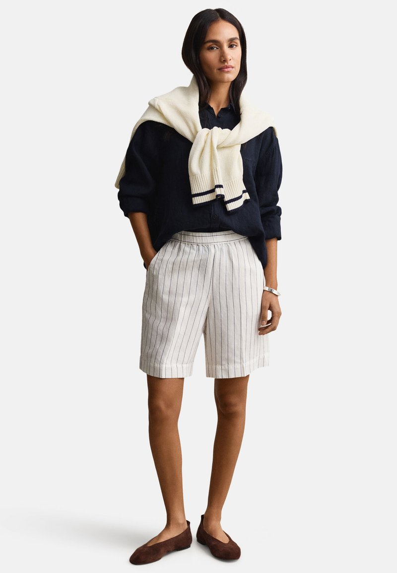 GANT STRIPED BLEND PULL ON - Šortky - eggshell