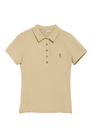 Beige polo shirt met een kraag, korte mouwen, zes bruine knopen en een kleine bruine geborduurde figuur op de linkerkant van de borst. Zachte stoftextuur.