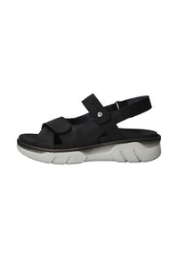 Sandale en suède noir avec un design à bout ouvert, une bande ajustable et une semelle en caoutchouc blanc avec un motif texturé.