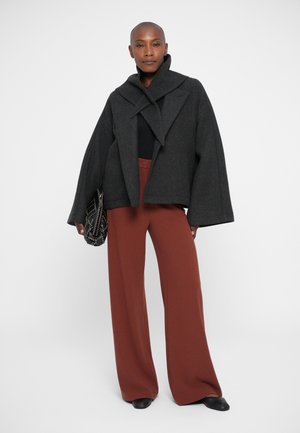 Rankning 8: Rodebjer - Kort kappa / rock