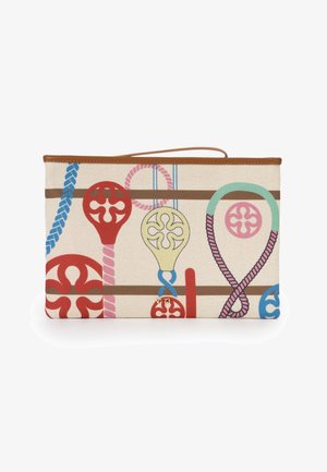 Beige clutch met bruine rand met kleurrijke abstracte vormen die lijken op touwen en cirkelvormige patronen in rood, blauw, roze, groen en geel.