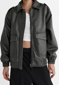Stradivarius Veste en similicuir - grey