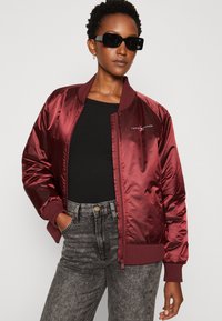 Tommy Hilfiger MINI REGULAR - Bomber stiliaus striukė - deep rouge