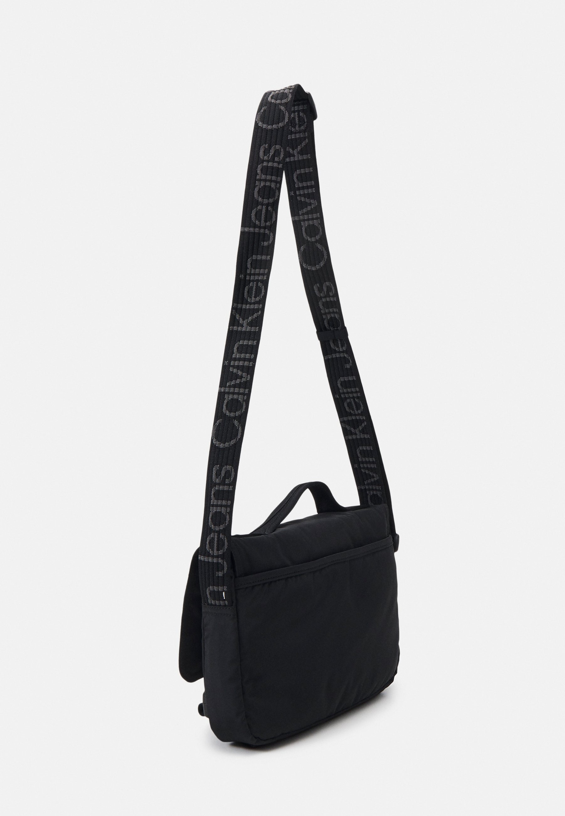 【CK JEAN】 ULTRALIGHT POCKET MESSENGER BAG Calvin Klein Jeans ULTRALIGHT POCKET MESSENGER