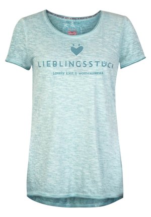 T-shirt bleu clair à manches courtes avec un col rond. Présente un motif texte imprimé comprenant "LIEBLINGSSSTÜCK" en bleu plus foncé.