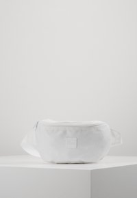 Unselected, white