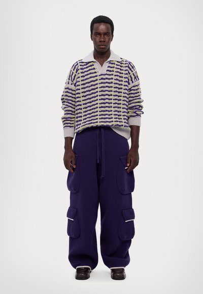Bonsai SUPER LOOSE FIT PANT UNISEX - Pantaloni cargo - purple
