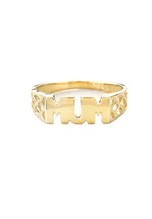 Gold ring featuring cut-out "MUM" lettering. Textured band with geometric patterns on each side. Smooth interior surface.
