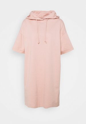 Robe t-shirt à capuche rose avec des manches courtes, fabriquée en coton doux. Équipée d'un col à cordon et d'une coupe décontractée, tombant au-dessus des genoux.