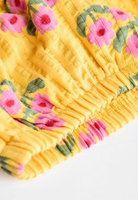 Next 2 PIECE SET - REGULAR FIT - Svetríkové šaty - ochre yellow floral