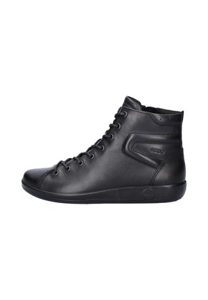 Zwarte leren hoge sneaker met veters, gevoerde kraag en gestructureerde zool, toont de buitenkant met subtiel merkje.