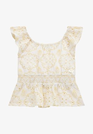 Hvid off-shoulder bluse med guld ananas- og blomsterbroderi, smocktalje, flæsekant og kort hjerteformet metalvedhæng på brystet.