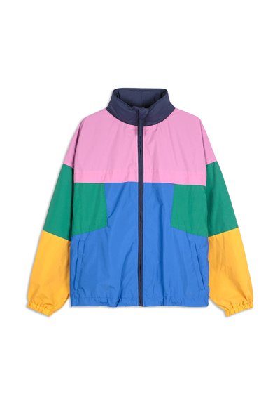 Vindjacka med hög krage, dragkedja framtill och färgblock i rosa, grön, blå, gul och marinblå.