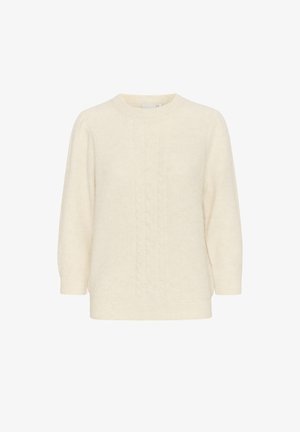 Crème-kleurige kabelgebreide trui met een ronde hals, driekwartmouwen en een gestructureerde afwerking. Rechte snit, zonder zichtbare hardware.